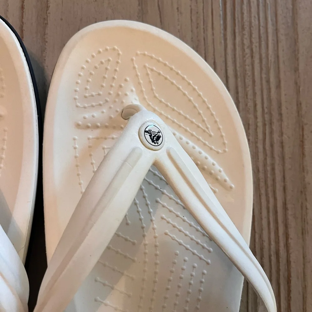 Crocs white slip on sandals size men’s 6 women’s 8 white great condition